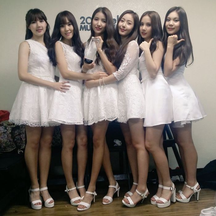 GFRIEND Reuni Rayakan 10 Tahun Debut dengan