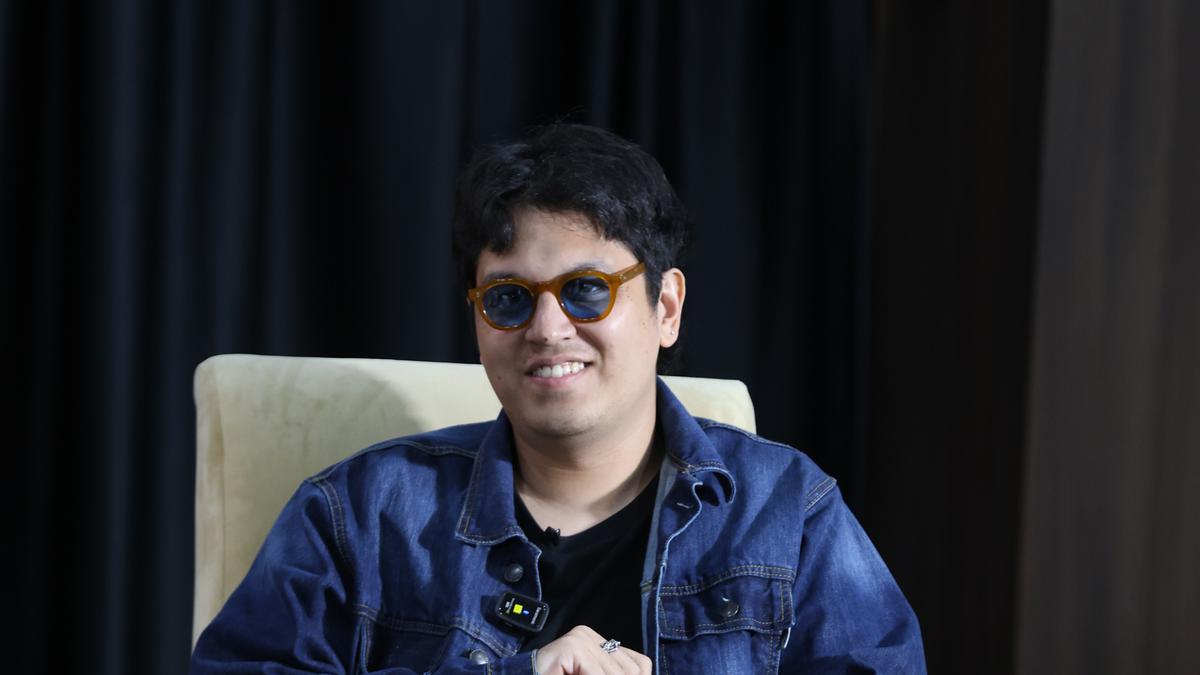 Kevin Julio Hadiri Gala Premiere Film Si Paling Aktor untuk Mengamati Perilaku Sutradara