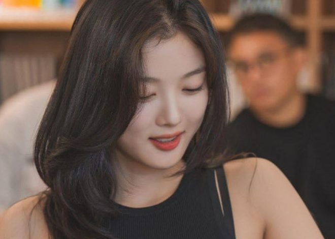 Kim Yoo Jung dan Kim Do Hoon Tanggapi Rumor Kencan Setelah Perjalanan ke Vietnam