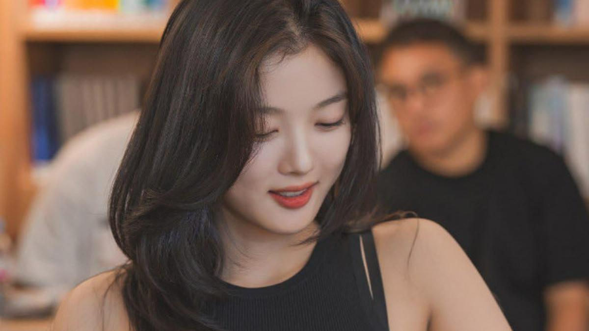 Kim Yoo Jung dan Kim Do Hoon Tanggapi Rumor Kencan Setelah Perjalanan ke Vietnam