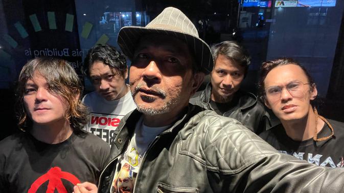 Bunga Rilis Single Sejenak Sebagai Langkah Awal Menuju Album Kelima