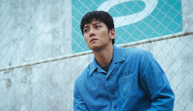 Perbedaan Akting Ji Chang Wook di Film Fabricated City dan Drama The Manipulated