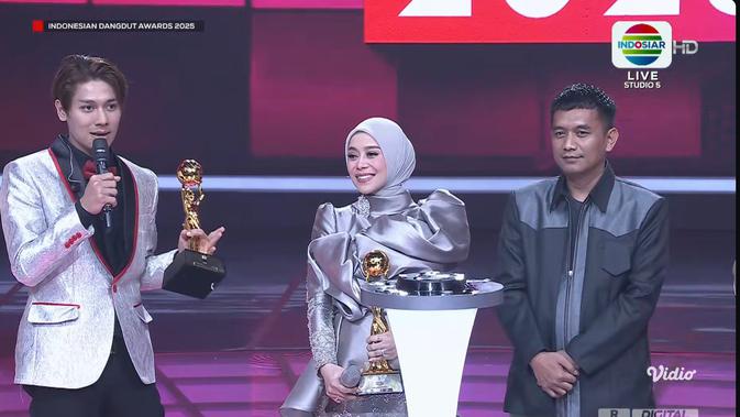 Dilema Ciptaan Lesti Kejora dan Rizky Billar Raih Penghargaan Lagu Dangdut Terpopuler 2025