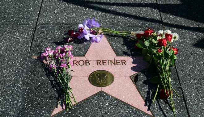 Bunga-bunga Menghiasi Hollywood Walk of Fame Rob Reiner