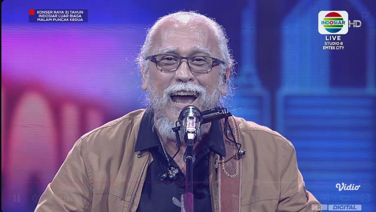 Iwan Fals Ajak Penonton Goyang dengan Lagu Stecu Stecu di Konser Raya 31