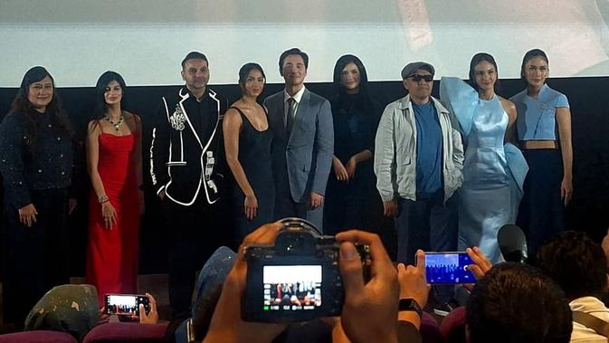 Totalitas Pemain Film Penerbangan Terakhir, Disangka Kru Asli Maskapai