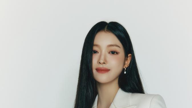 YooA Belajar Ekspresi dalam Debut Film Project Y Seperti Latihan Nyanyi