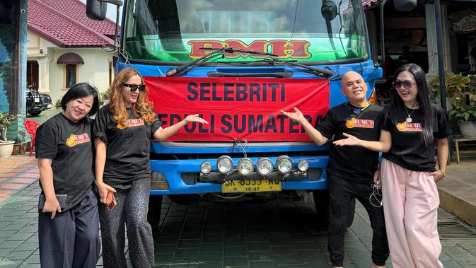 Yenni Ermella dan Tim Sumut Bermartabat Bantu Korban Bencana Aceh bersama Ozy Syahputra