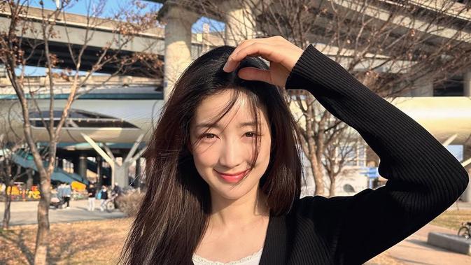 Hana Eks Gugudan Kini Beralih Profesi Menjadi Pramugari