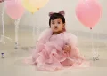 Ulang Tahun Pertama Aisha Anak Miskah dengan Tema Sederhana dan Bernuansa Pastel