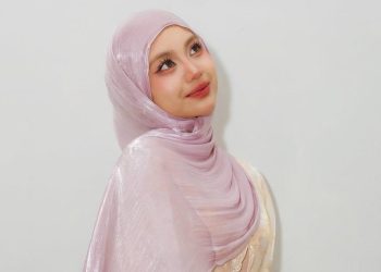 Ghea Indrawari Berhijab Saat Manggung di Tasikmalaya
