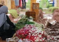 Lampu Tenaga Surya di Makam Vidi Aldiano Hilang akibat Pencurian