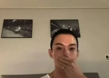 Dokyeom SEVENTEEN Menangis Saat Live Jelang Wamil dan Pesan Perpisahan Untuk Carat