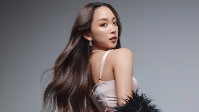 Dita Karang Bergabung dengan Highbreed Entertainment untuk Perluas Karier Global
