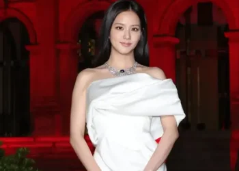 Jisoo Punya Lightstick Solo Berbentuk Es Krim, Rilis Single Baru ‘Addicted’