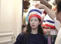 Fashion Santai Go Youn Jung dengan Riasan Alami di Paris